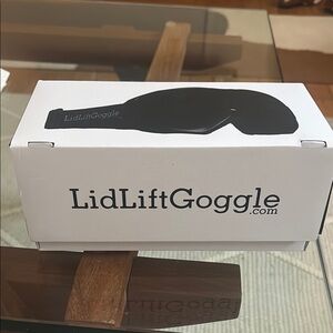 LidLiftGoggle for post-eyelid surgery